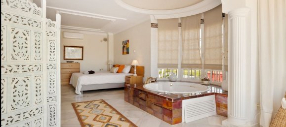 5 bedrooms Villa in Marbella, Spain No. 100485 25