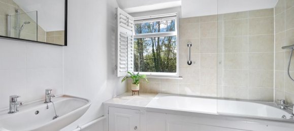 2 bedrooms House in Esher, United Kingdom No. 9959 10