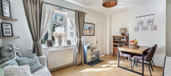 2 bedrooms House in Esher, United Kingdom No. 9959 5