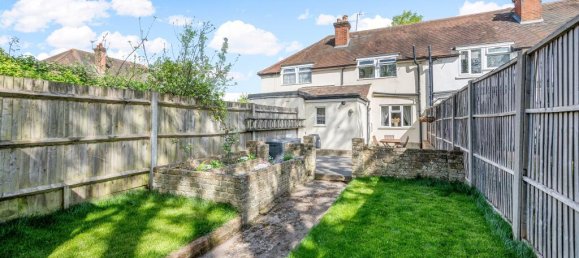 2 bedrooms House in Esher, United Kingdom No. 9959 9