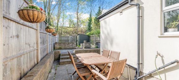 2 bedrooms House in Esher, United Kingdom No. 9959 8