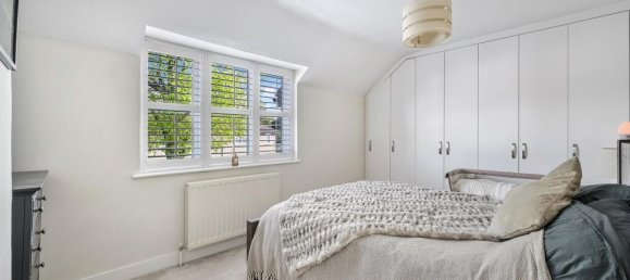 2 bedrooms House in Esher, United Kingdom No. 9959 11