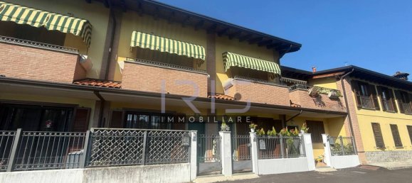 3 bedrooms House in Cesano Maderno, Italy No. 360405 2