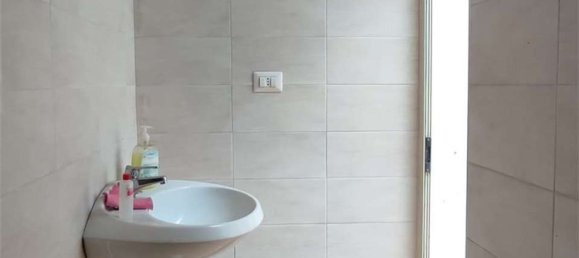 Коммерческая недвижимость с 2 комнатами в Рометта, Италия № 132040 4