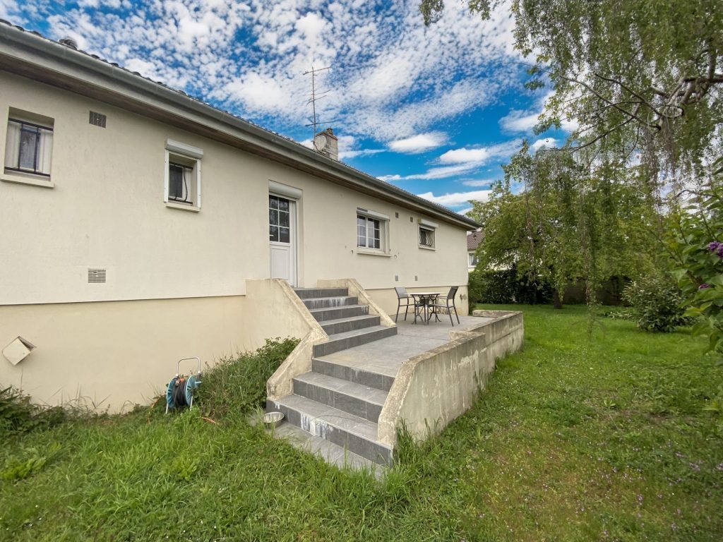 3 bedrooms House in Saint-Jean-le-Blanc, France No. 158383