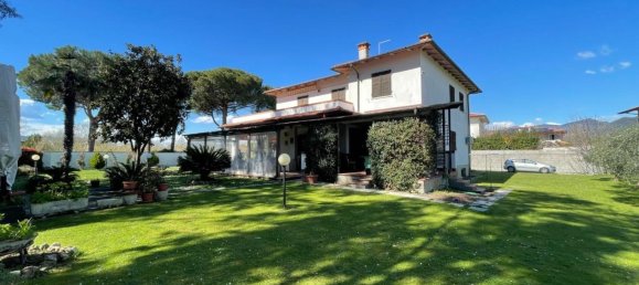 6 bedrooms Villa in Carrara, Italy No. 215088 5