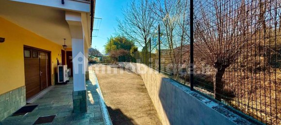 Villa de 2 dormitorios en Trofarello, Italy No. 211995 3