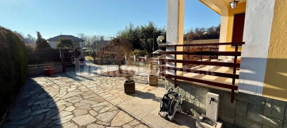 Villa de 2 dormitorios en Trofarello, Italy No. 211995 2