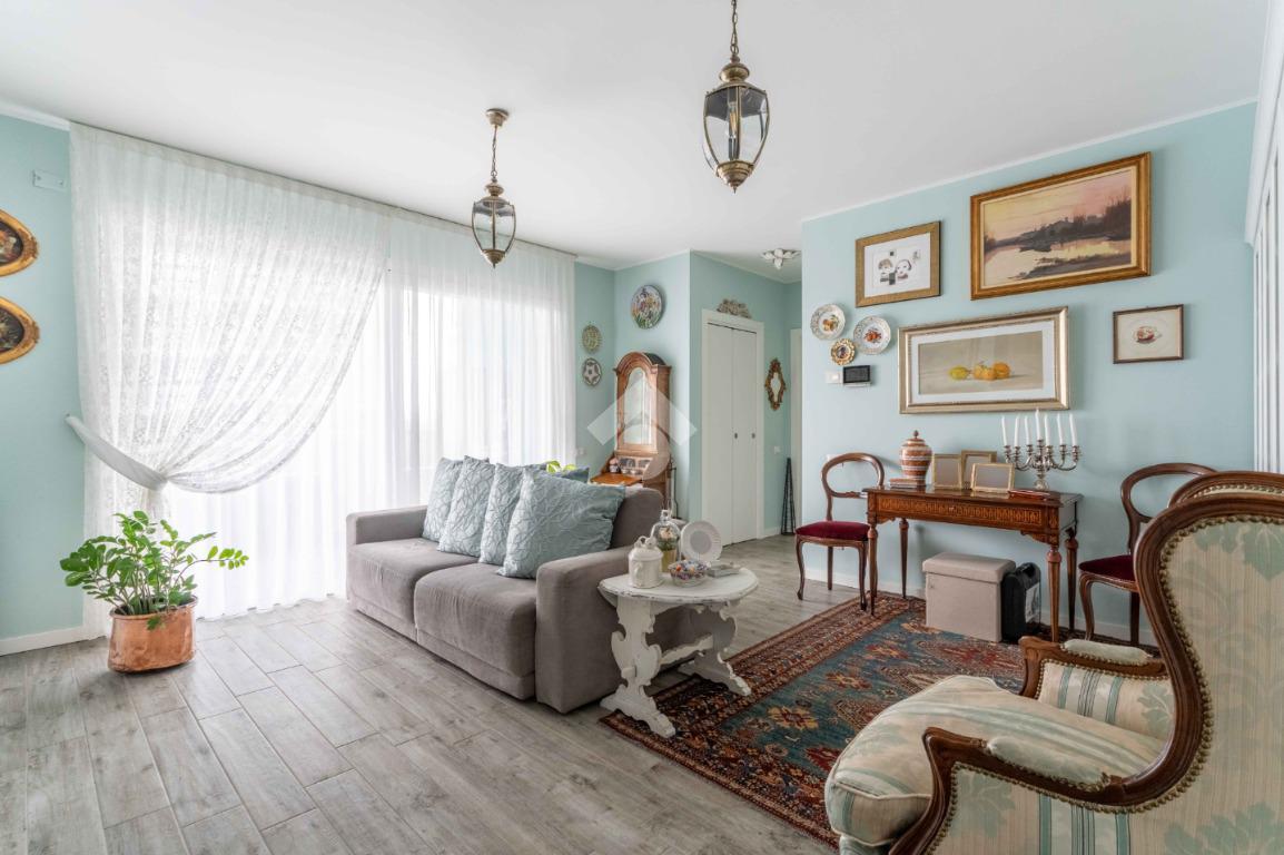 3 rooms Apartment in Rozzano, Italy No. 11592