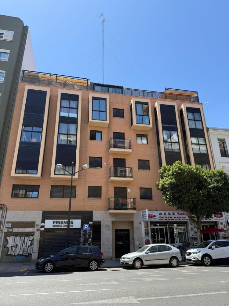 3 bedrooms Apartment in Valencia, Spain No. 205504