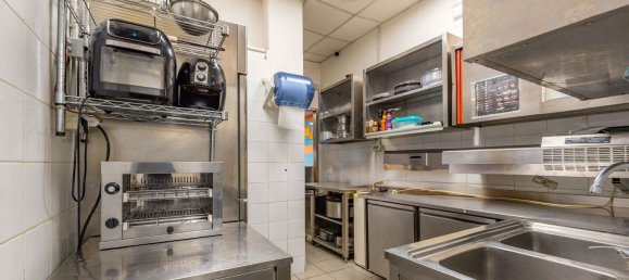 75m² Commercial property in Rome, Italy No. 69737 3