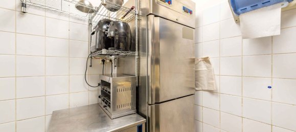 75m² Commercial property in Rome, Italy No. 69737 4