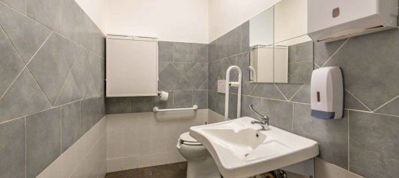 75m² Commercial property in Rome, Italy No. 69737 2