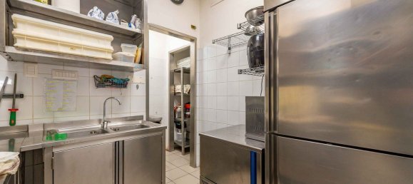 75m² Commercial property in Rome, Italy No. 69737 5