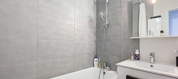 Apartamento de 3 dormitorios en Garches, France No. 178140 15