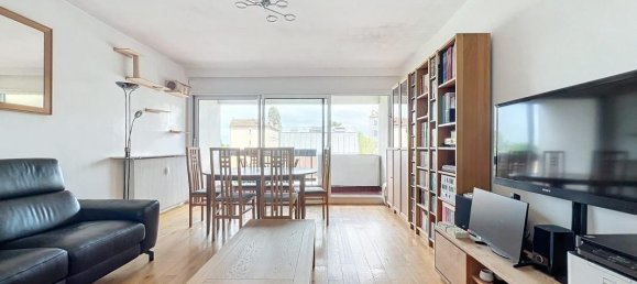 Apartamento de 3 dormitorios en Garches, France No. 178140 2