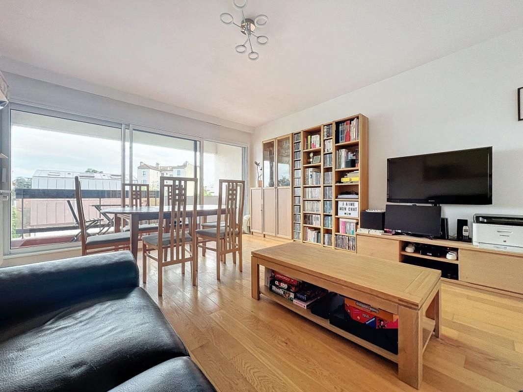 Apartamento de 3 dormitorios en Garches, France No. 178140