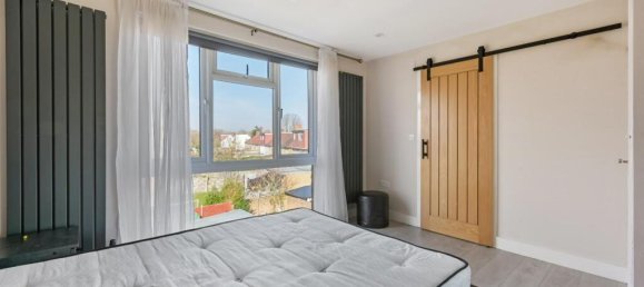 5 bedrooms House in Hounslow, United Kingdom No. 12347 7