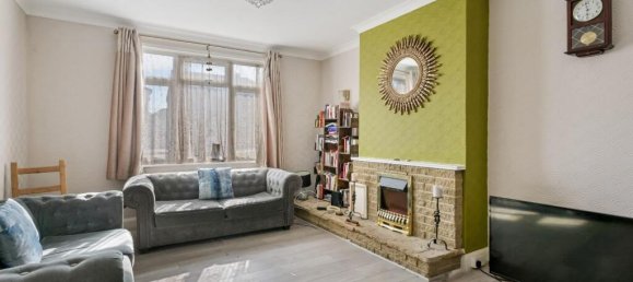 5 bedrooms House in Hounslow, United Kingdom No. 12347 2