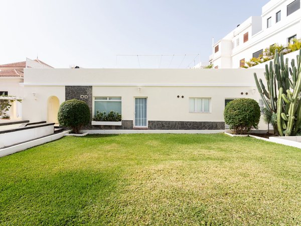 Casa de 9 dormitorios en Santa Cruz de Tenerife, Spain No. 116401