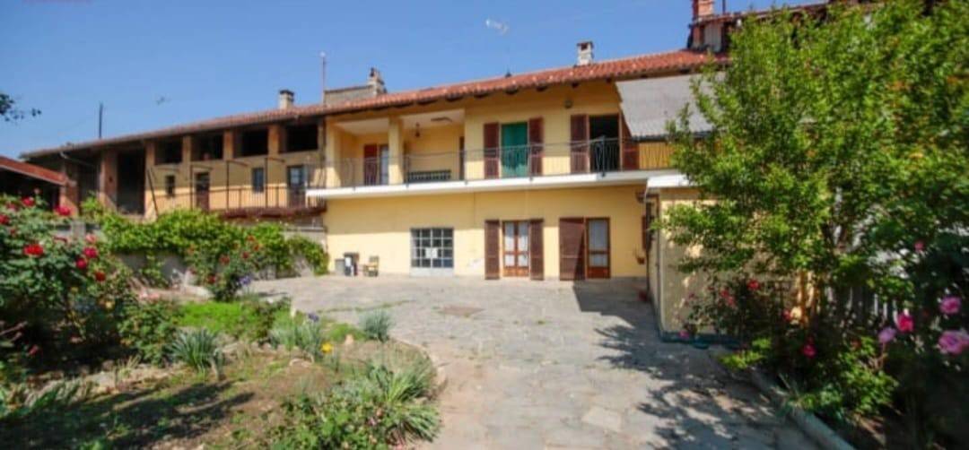 3 bedrooms Villa in Montanaro, Italy No. 75993