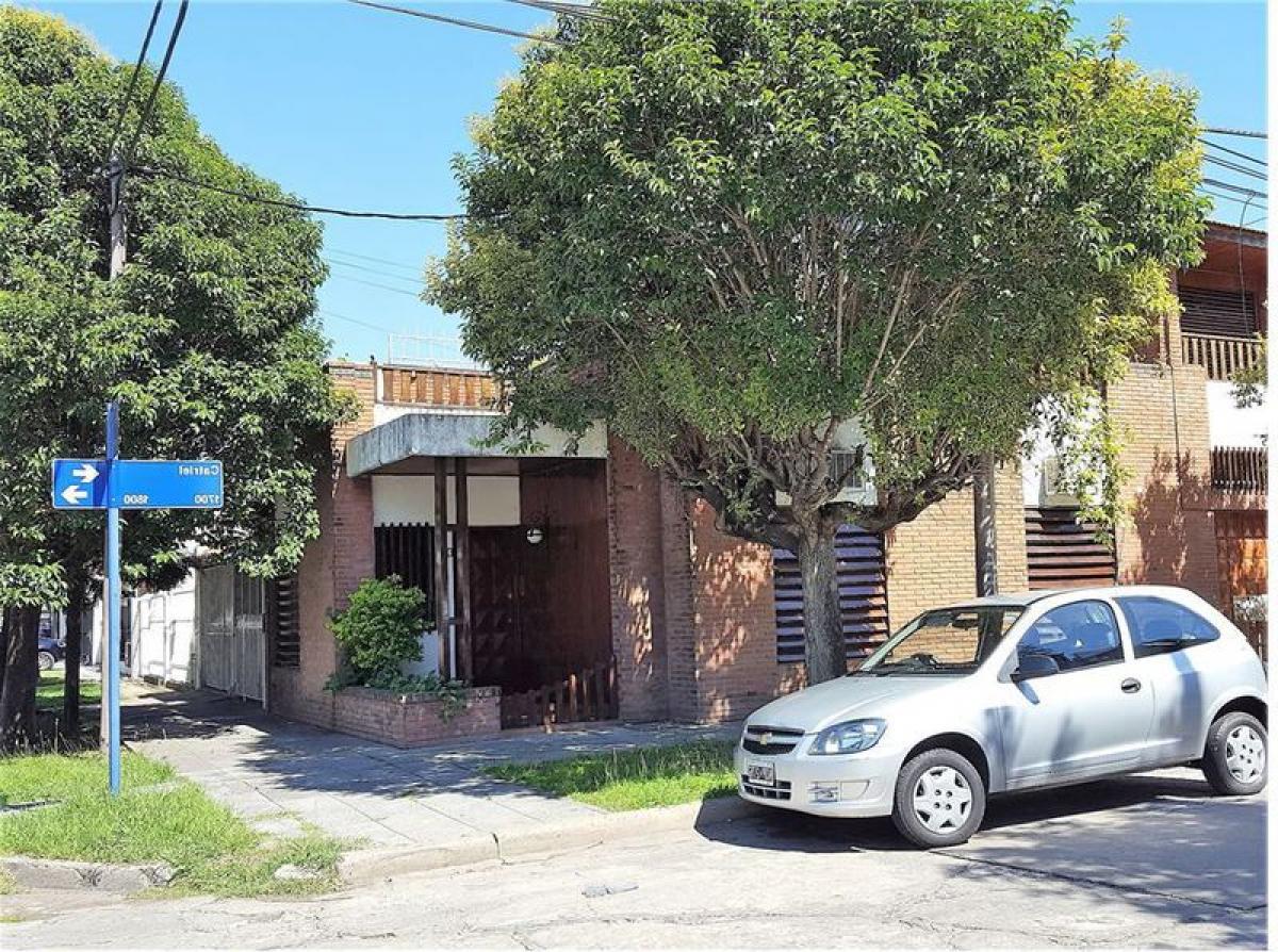 3 bedrooms House in Bermudez, Argentina No. 54546