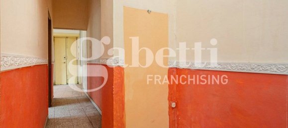 5 rooms Building in Naples, Italy No. 296550 8