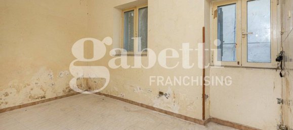 5 rooms Building in Naples, Italy No. 296550 3