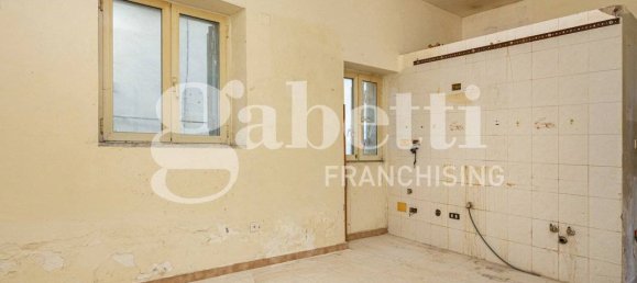 5 rooms Building in Naples, Italy No. 296550 4