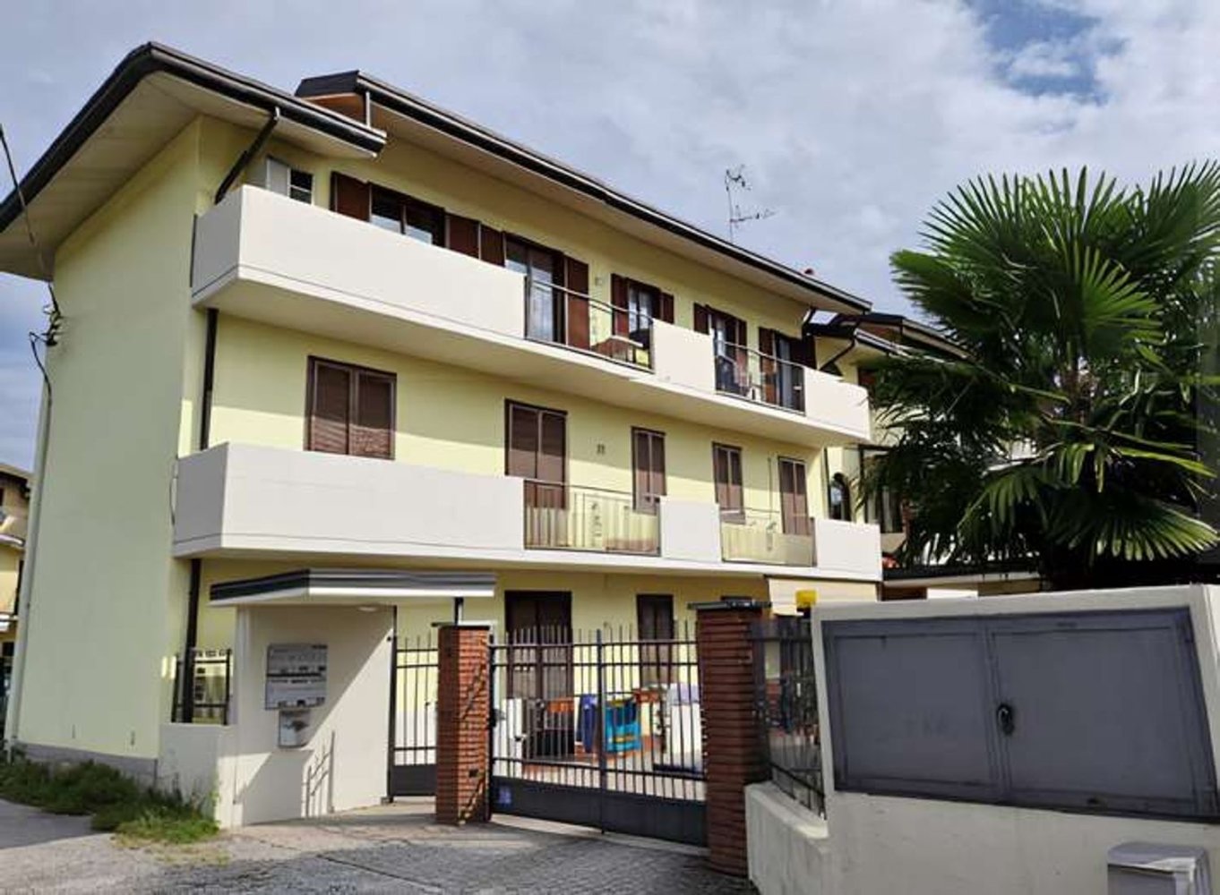 3-salle Appartement à Arsago Seprio, Italy No. 3197