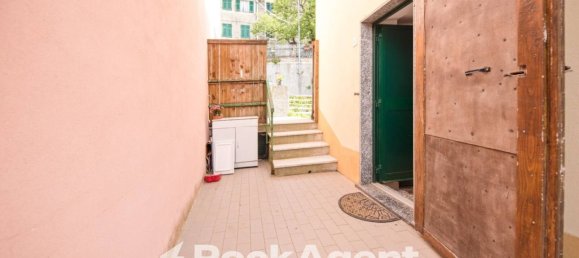 2 bedrooms Villa in Serra Riccò, Italy No. 15333 3