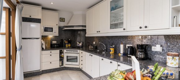 3 bedrooms Townhouse in Estepona, Spain No. 49769 12