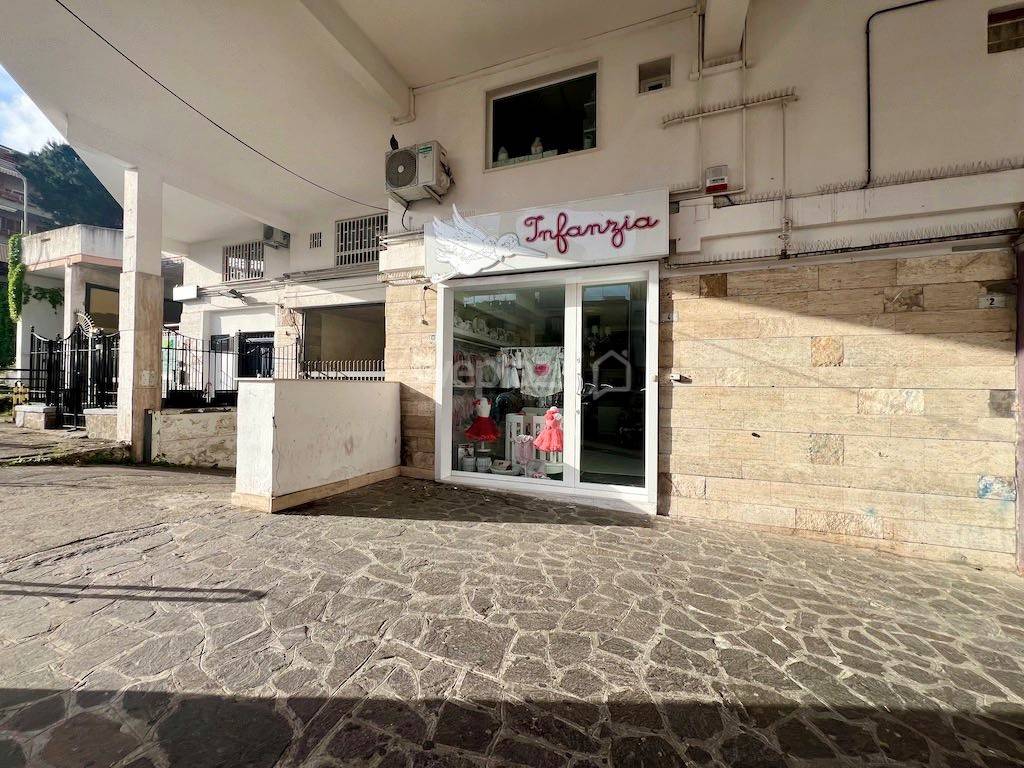 2 rooms Commercial property in San Sebastiano al Vesuvio, Italy No. 10485