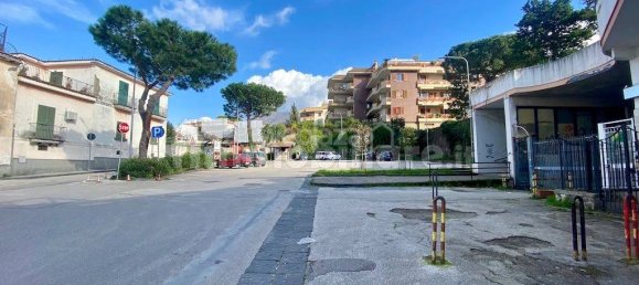 2 rooms Commercial property in San Sebastiano al Vesuvio, Italy No. 10485 3