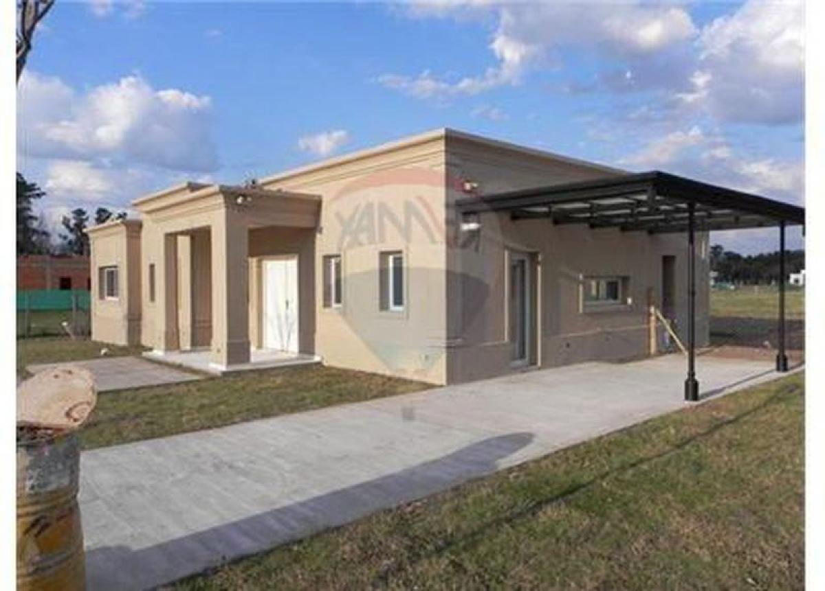 Casa de 4 dormitorios en Escobar, Argentina No. 78271