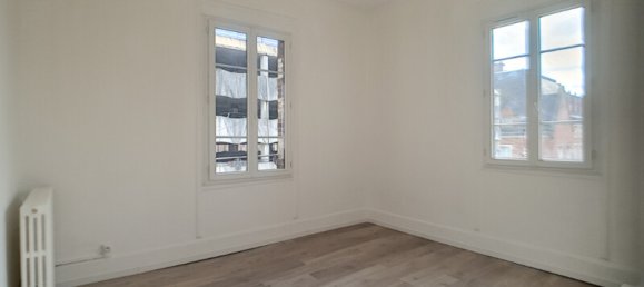 1 bedroom Apartment in Evreux, France No. 332221 2