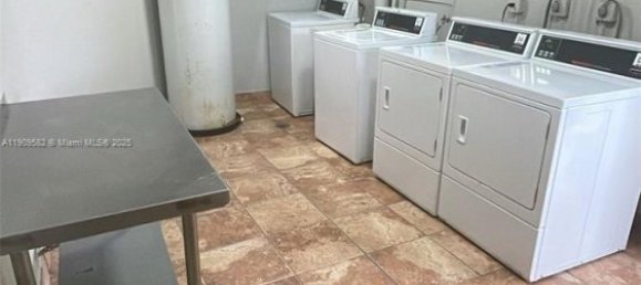 1 dormitorio propiedad comercial en venta en Miami, Miami-Dade, Florida, USA № 614245 11