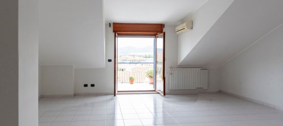 4 rooms Penthouse in San Nicola la Strada, Italy No. 170881 2