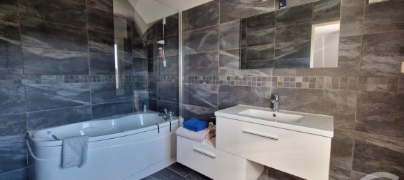 3 Schlafzimmer Haus in Avanne-Aveney, France, Nr. 52552 13