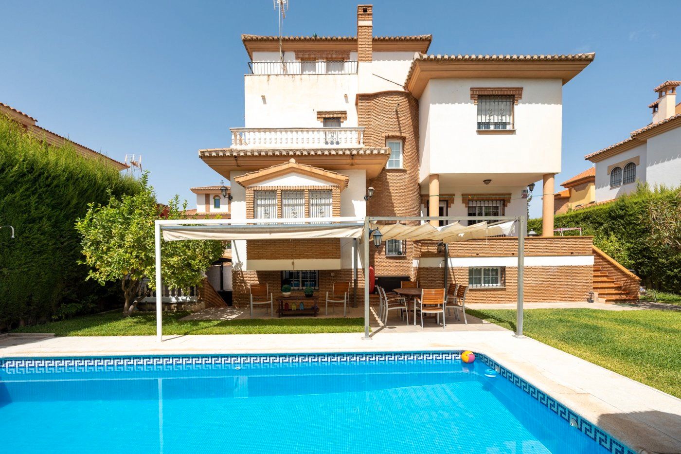 7 bedrooms House in Granada, Spain No. 210254