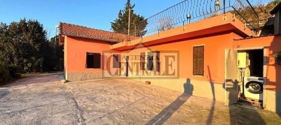 2 bedrooms Villa in Sanremo, Italy No. 14362 3