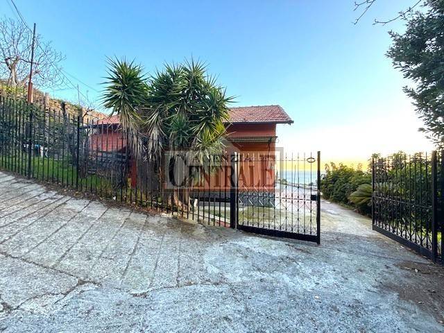 2 bedrooms Villa in Sanremo, Italy No. 14362