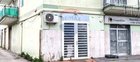 Imóvel comercial de 3 divisões em Casoria, Italy N.º 326124 3