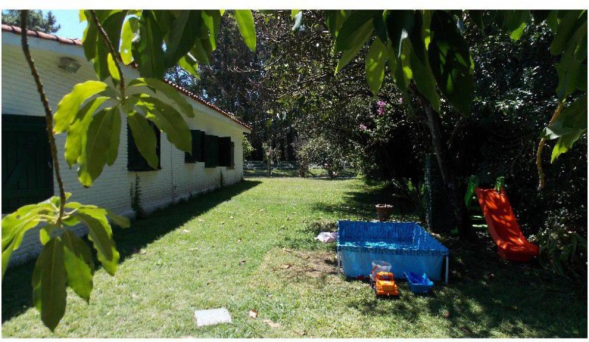 Casa de 3 dormitorios en Maldonado, Uruguay No. 8376