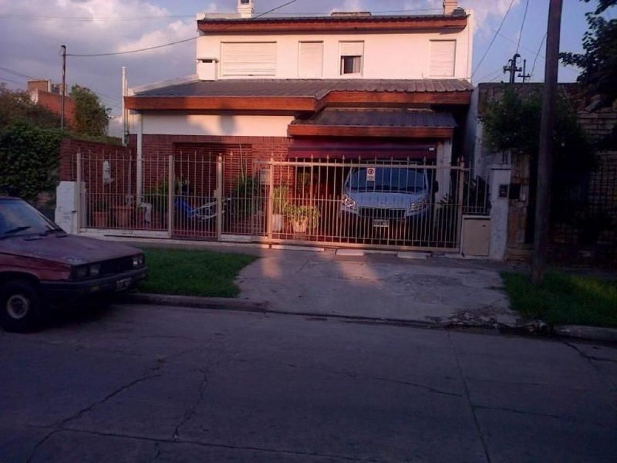 5 bedrooms House in Ituzaingo, Argentina No. 91738