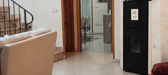 Casa de 5 habitaciónes en Brusciano, Italy No. 255359 2