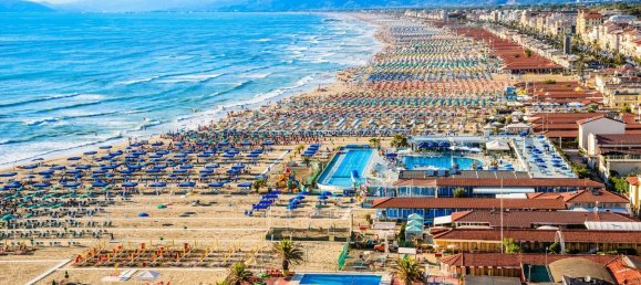 4 rooms Villa in Forte dei Marmi, Italy No. 191689 12