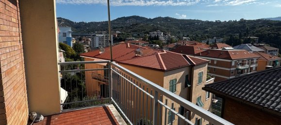 4-salle Appartement à Chiavari, Italy No. 278122 3