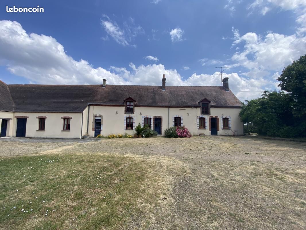 Casa de 5 dormitorios en Amilly, France No. 77911