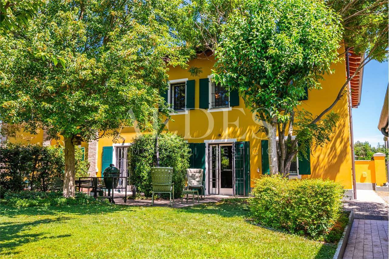 5 bedrooms Villa in Modena, Italy No. 283297